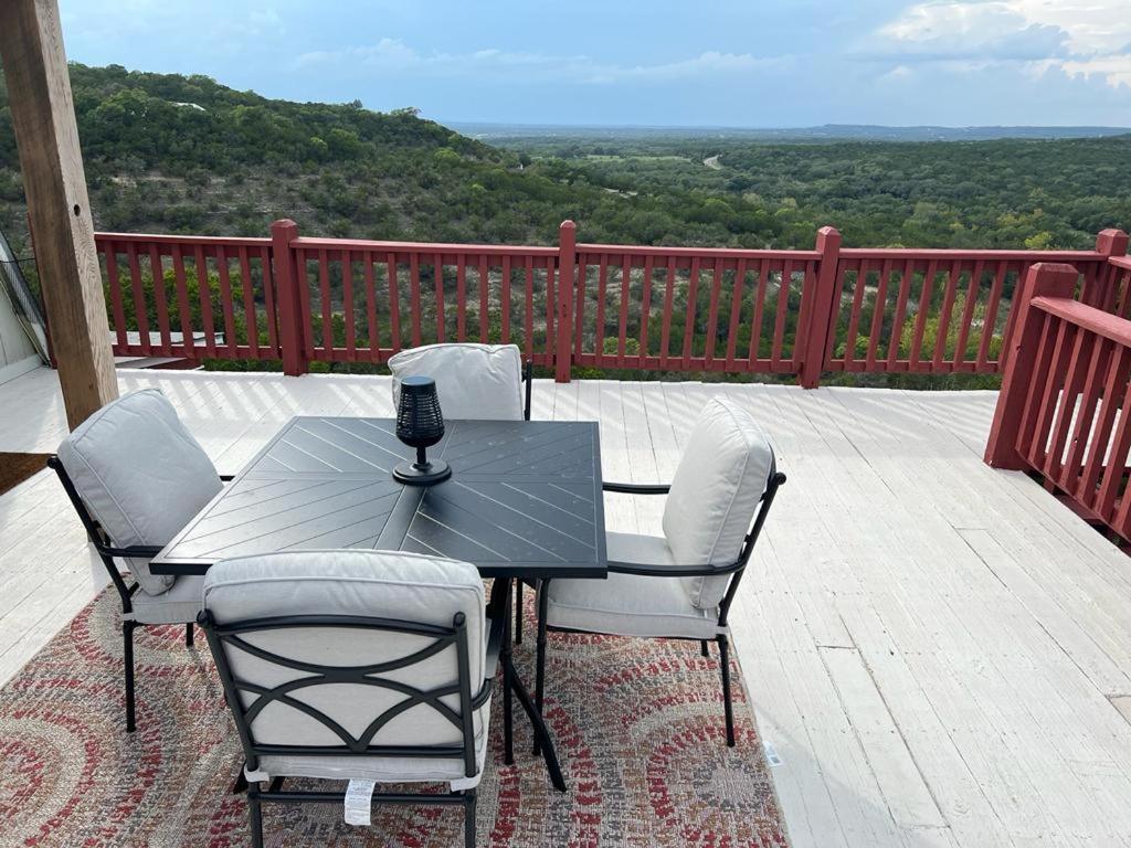 Entire 2Br 2Ba Hilltop View Home Sleeps 7 Pets 4 Acres Jacuzzi Central Ac Kingbeds Free Wifi-Parking Kitchen Washerdryer Starry Terrace Two Sunset Dining Patios Grill Stovetop Oven Fridge Onsitewoodedhiking Wildlife Coveredpatio4Pets & Birds Singing! Marble Falls Ngoại thất bức ảnh