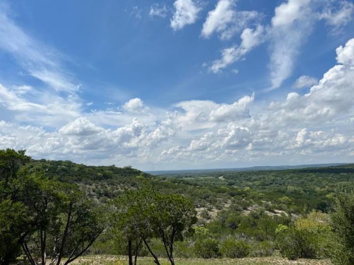 Entire 2Br 2Ba Hilltop View Home Sleeps 7 Pets 4 Acres Jacuzzi Central Ac Kingbeds Free Wifi-Parking Kitchen Washerdryer Starry Terrace Two Sunset Dining Patios Grill Stovetop Oven Fridge Onsitewoodedhiking Wildlife Coveredpatio4Pets & Birds Singing! Marble Falls Ngoại thất bức ảnh