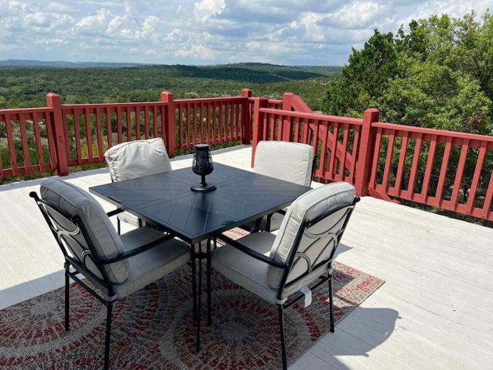 Entire 2Br 2Ba Hilltop View Home Sleeps 7 Pets 4 Acres Jacuzzi Central Ac Kingbeds Free Wifi-Parking Kitchen Washerdryer Starry Terrace Two Sunset Dining Patios Grill Stovetop Oven Fridge Onsitewoodedhiking Wildlife Coveredpatio4Pets & Birds Singing! Marble Falls Ngoại thất bức ảnh