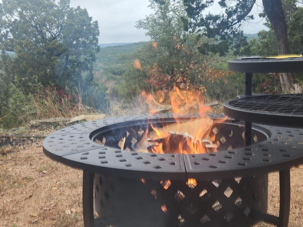 Entire 2Br 2Ba Hilltop View Home Sleeps 7 Pets 4 Acres Jacuzzi Central Ac Kingbeds Free Wifi-Parking Kitchen Washerdryer Starry Terrace Two Sunset Dining Patios Grill Stovetop Oven Fridge Onsitewoodedhiking Wildlife Coveredpatio4Pets & Birds Singing! Marble Falls Ngoại thất bức ảnh