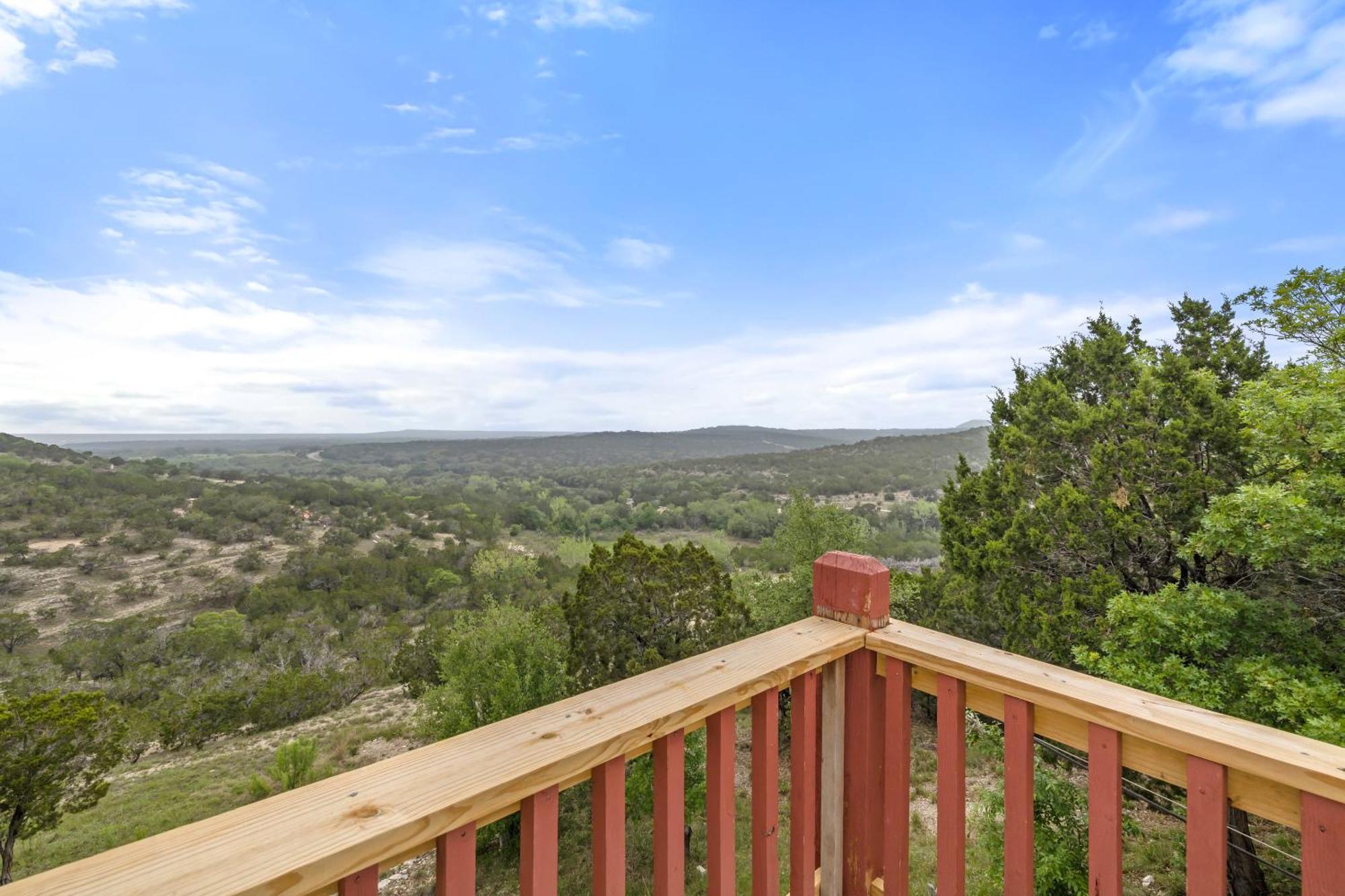 Entire 2Br 2Ba Hilltop View Home Sleeps 7 Pets 4 Acres Jacuzzi Central Ac Kingbeds Free Wifi-Parking Kitchen Washerdryer Starry Terrace Two Sunset Dining Patios Grill Stovetop Oven Fridge Onsitewoodedhiking Wildlife Coveredpatio4Pets & Birds Singing! Marble Falls Ngoại thất bức ảnh